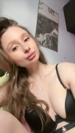 sweetkatty : cute 🥰 black sexy bra 😍