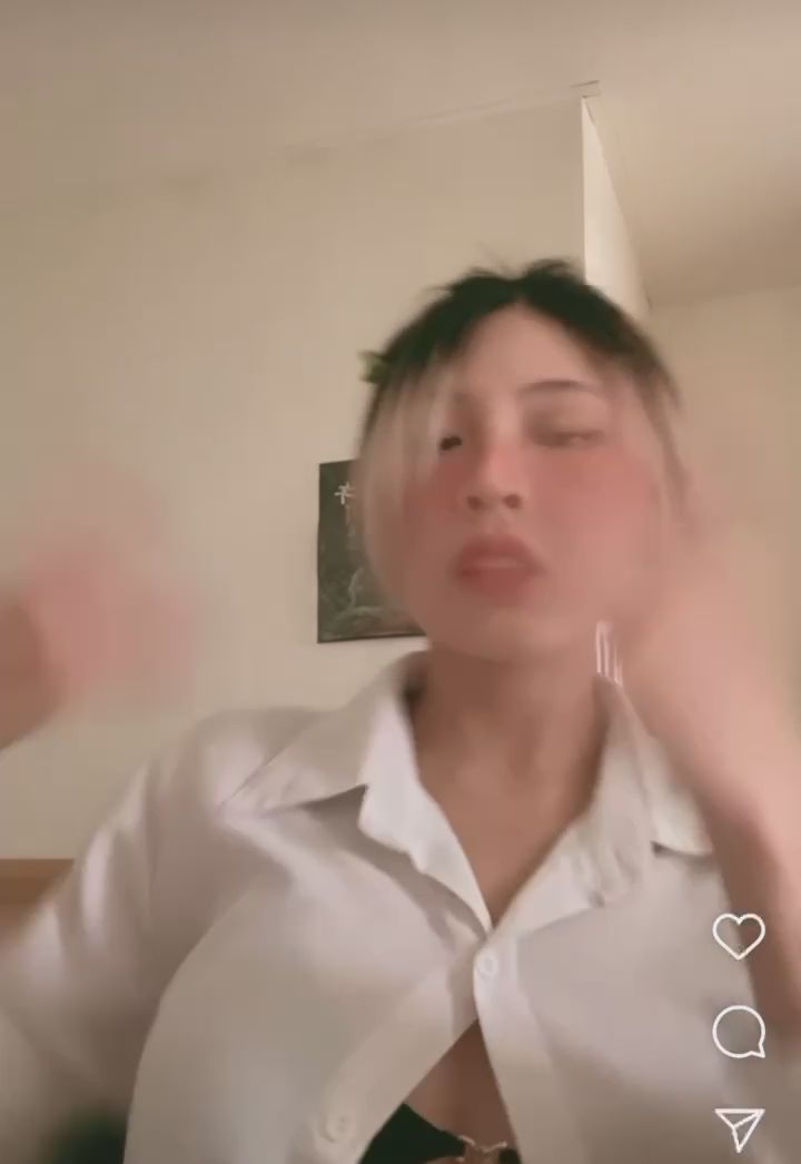 lustine : 新人春嬌來啦❤❤❤
我的志明在哪裡🤣
第一次當主播，請大家多多指教~
快看主頁更認識我😛

#性感 #sexy #跳舞 #奶 #露臉 #可愛 #全swag顏值最高 #白白嫩嫩 #新人 #生活