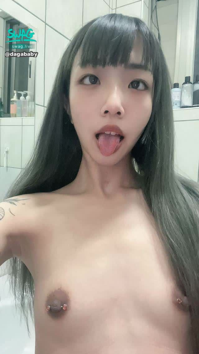 dagababy : 欣賞自己露臉奶阿嘿顏色照😍❤️