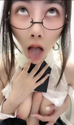 miyukibaby : 阿嘿顏讓你射給我🥵🥵想射在奶上還臉上？