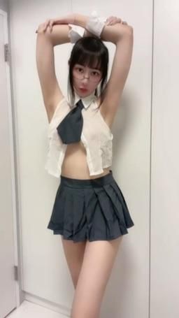 miyukibaby : 不愛穿內衣褲上課的制服眼鏡娘😳❤️