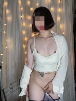 angelyunana : 受不了只好自己摸摸