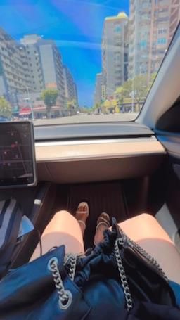 may_yy : Babe
出門約會前 踢到大拇指 
好痛吖哭哭🥹