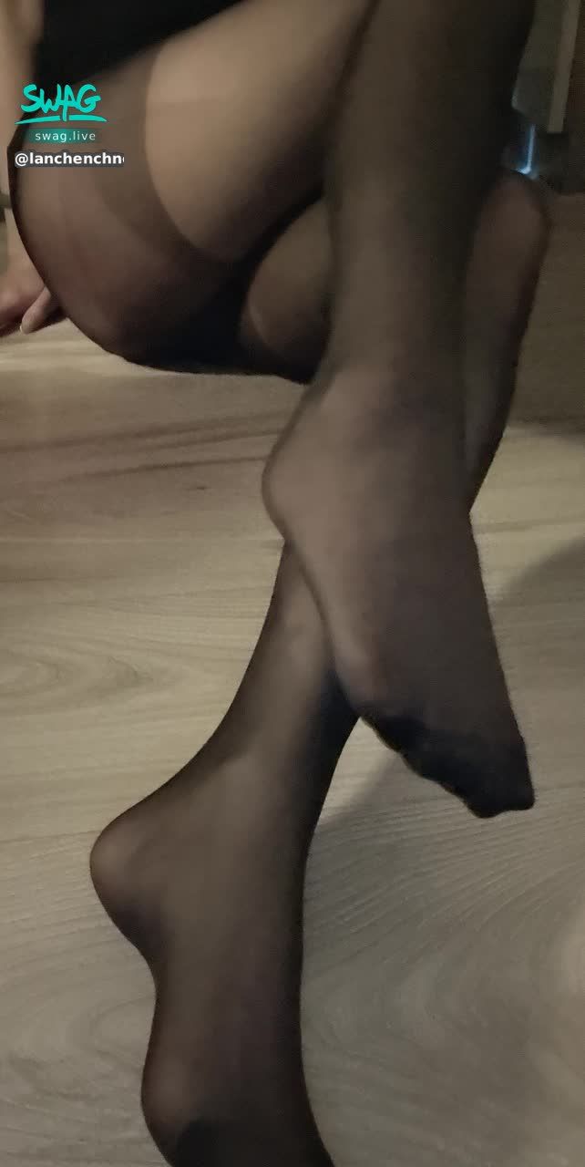 lanchenchne : 是你愛的黑絲襪嗎？
#sexy #騷