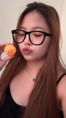nitavsvs : Babe猜猜妮寶為什麼拿著14號的球球呢🤭🤭