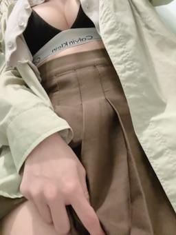 uubabyuu : 猜我在哪裡偷玩😳😳