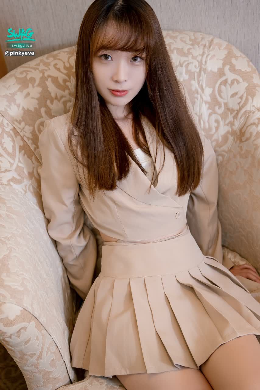 pinkyeva : 5/6（二）22:00 學生之夜
Babe學長一起玩弄不乖的學妹😈
10萬 全裸慰慰
30萬 噴水秀
#主題直播