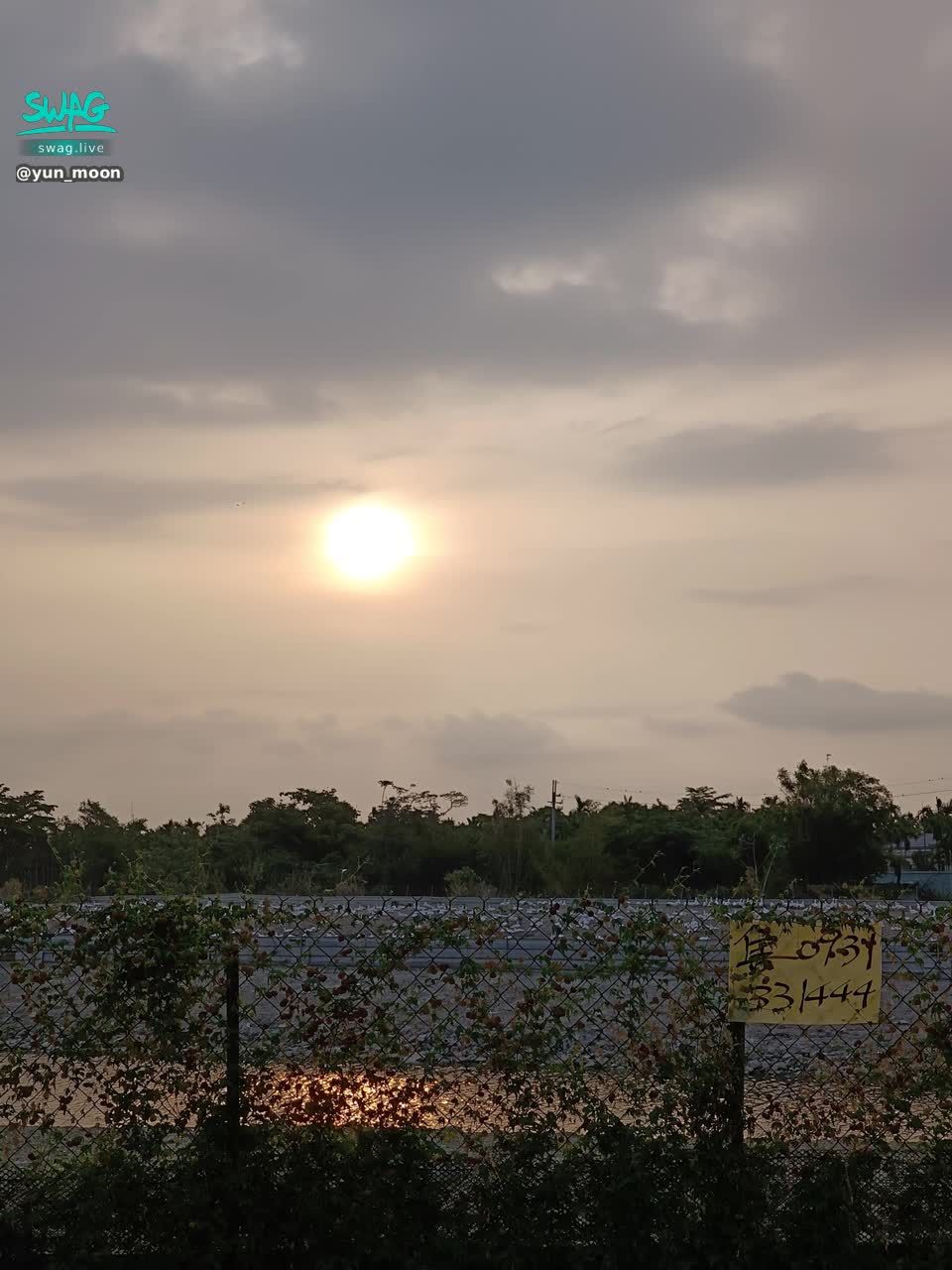 yun_moon : 下課後順手拍的夕陽~