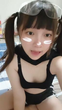 happy_penguin_ : 我這樣好像瑟瑟飛行員喔？🙈