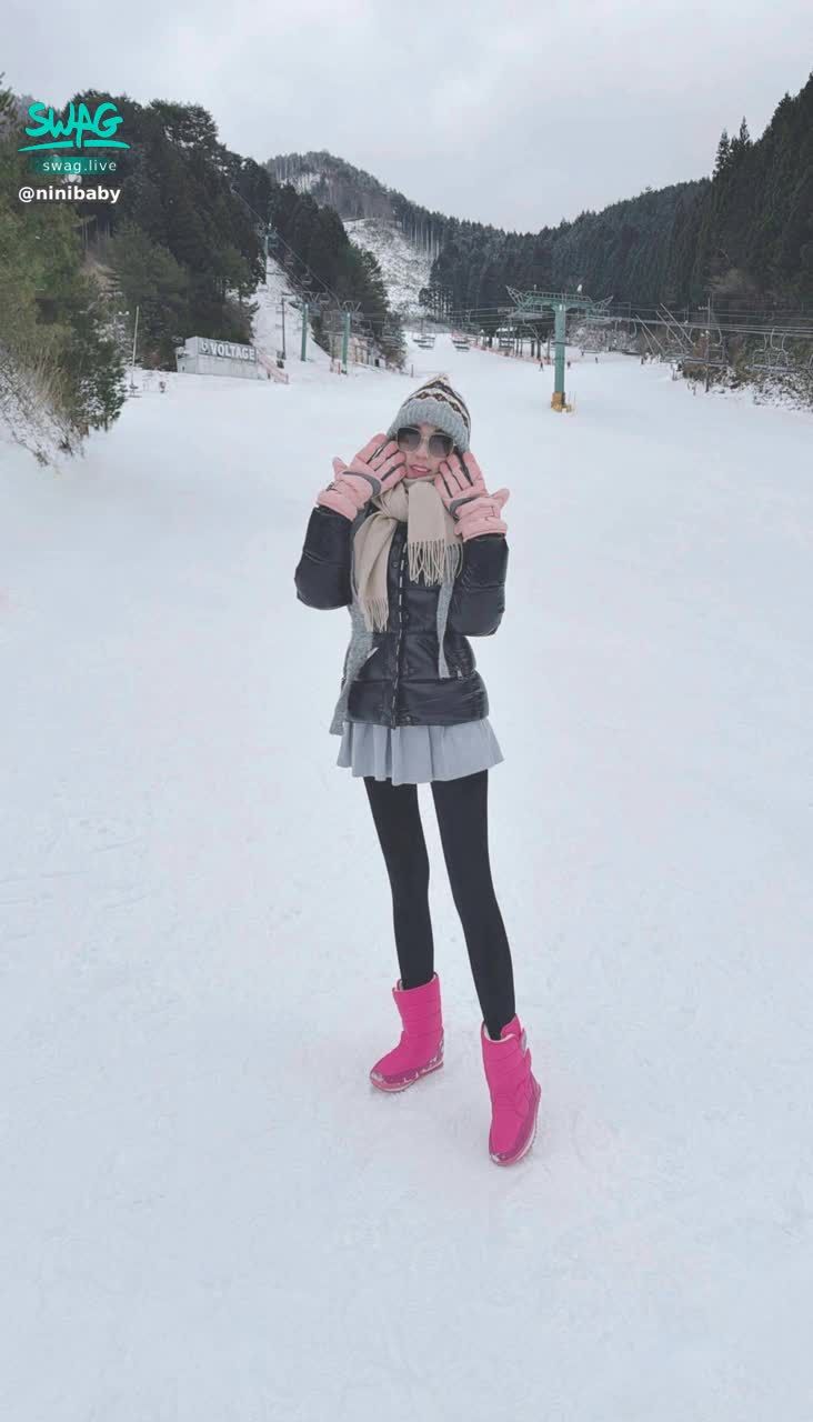 ninibaby : 你說你也去過海邊🏝️

那裡的戀人都很甜💕

卻從未帶我去看過一眼😉