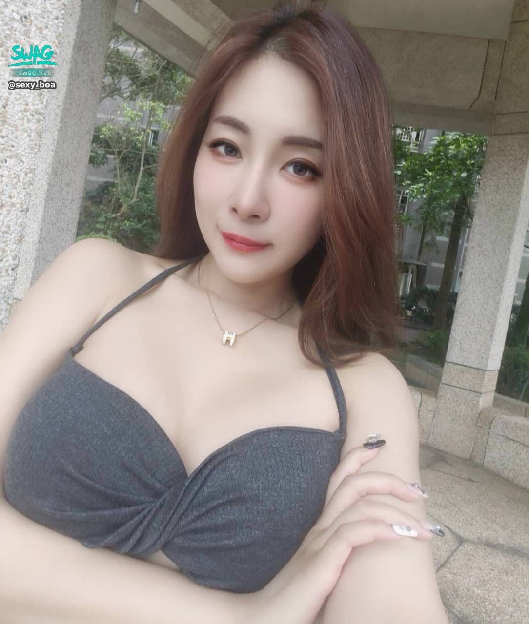 sexy_boa : 💋喜歡嗎? 以後都這樣穿好不好~~👠👄
