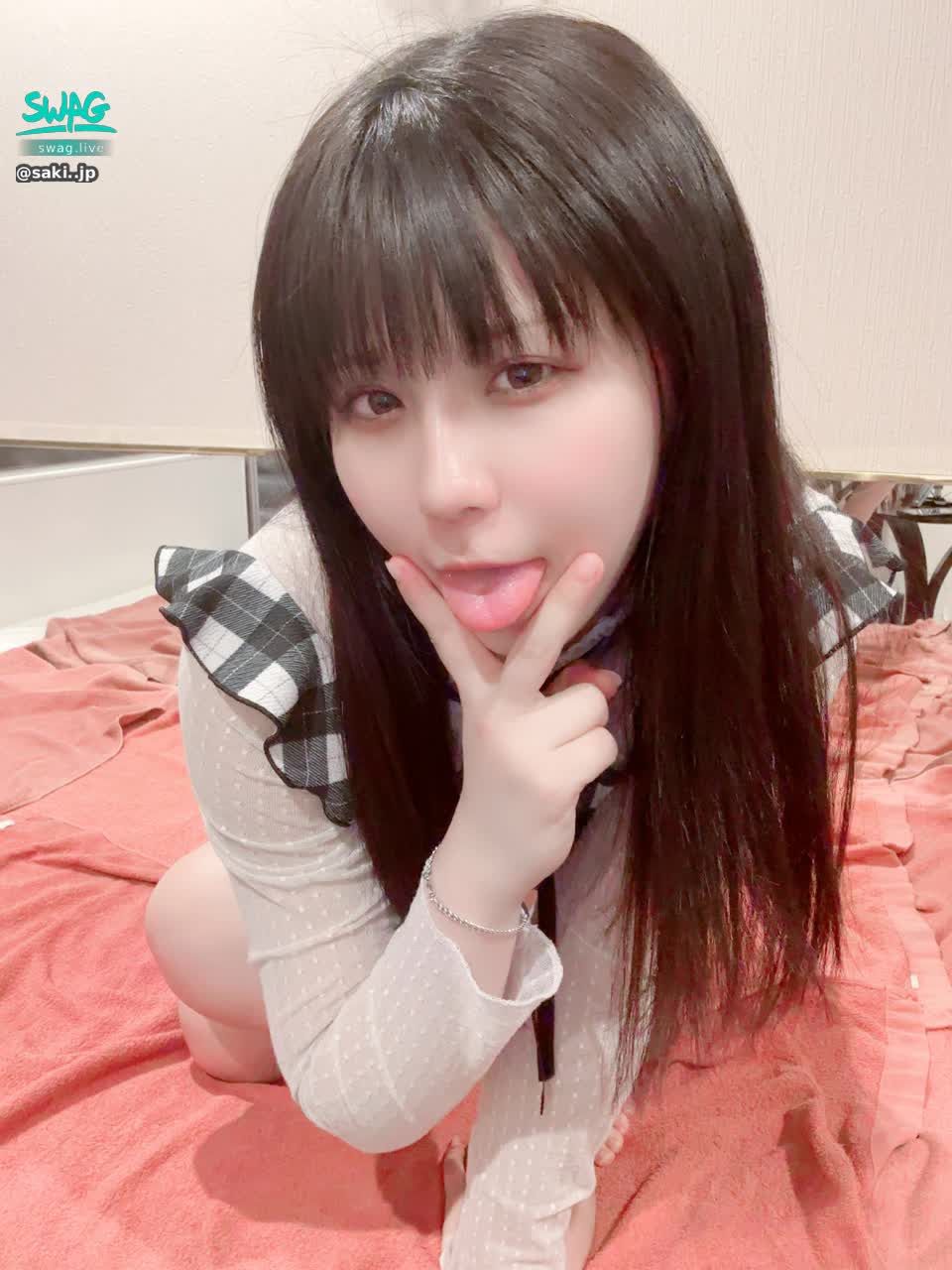  : 