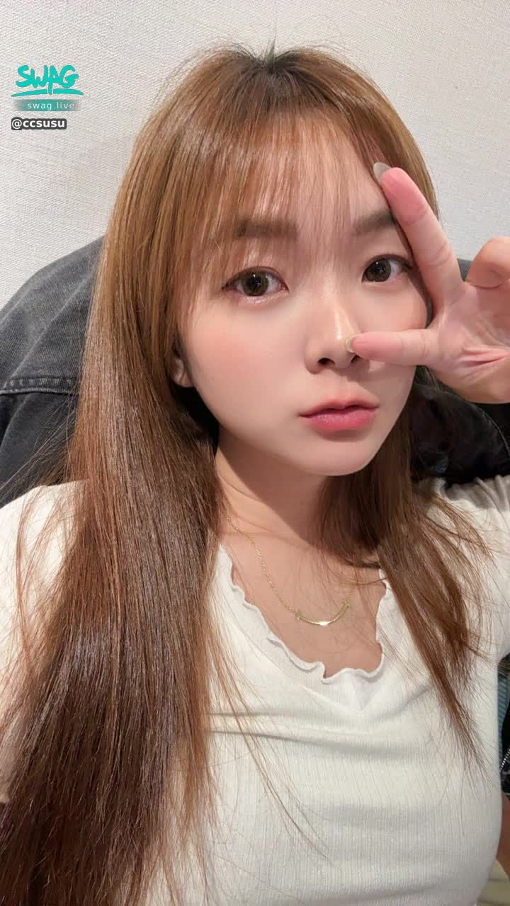 ccsusu : 五月好像有一天是特別的日子♥️
要辦換片活動嗎😆