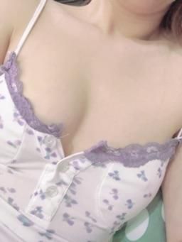 sexyyaya : 在家聽著下雨聲 看著漲漲的奶