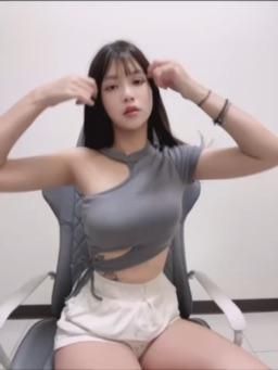 synus : 不知道我的奶奶可不可以乳交的起來🤭🤭還沒有嘗試過大尺片片現在只要兩個巧克力山🥰私訊兩個我愛安娜即可再送片片