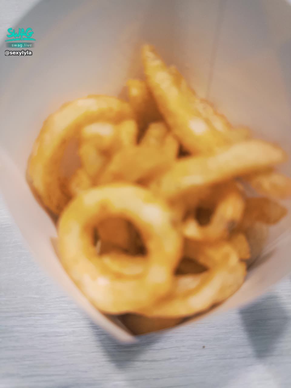 sexylyla : 捲捲薯條🍟
麥當勞的薯條真的是頂級❗️
我覺得沒有店家可以打敗它‼️

最近一直在亂吃東西耶😗
等月月走了我會好好節制的！
哥哥一起來督促我😇