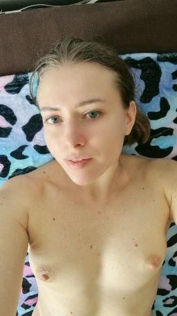 lessikitty : pussy  rubbing 😊