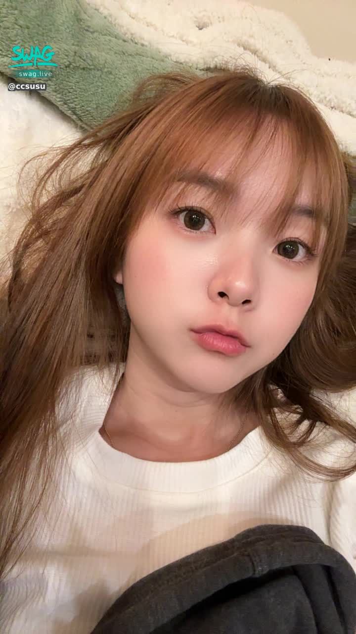 ccsusu : 23：00 上播聊天唷🥰