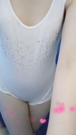 floraof : 猜猜有沒有內褲Babe