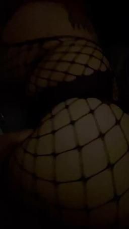 sexdinosaur : 幹我去年第一次塞尾巴
穿著他喜歡的連身衣
然後第一次被這麼深這麼粗暴的對待
….我好喜歡