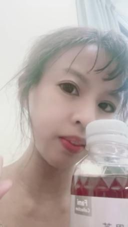 lovemeredith : 槡椹草莓果茶還滿好的，要不要我告訴你在哪買的