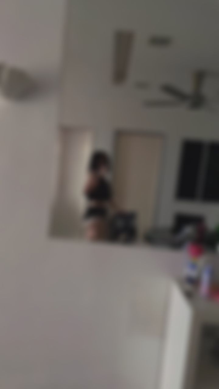 khikhi : 跳个舞给你看