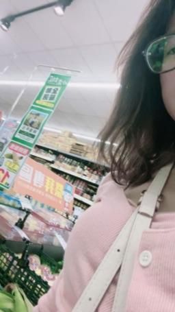 lovemeredith : 中午了逛超市，你想吃什麼，我煮給你吃