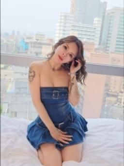 dailing : 像公主一樣，背後的大落地窗可以看到台北101