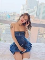 dailing : Like a princess, you can see Taipei 101 from the large French window behind you