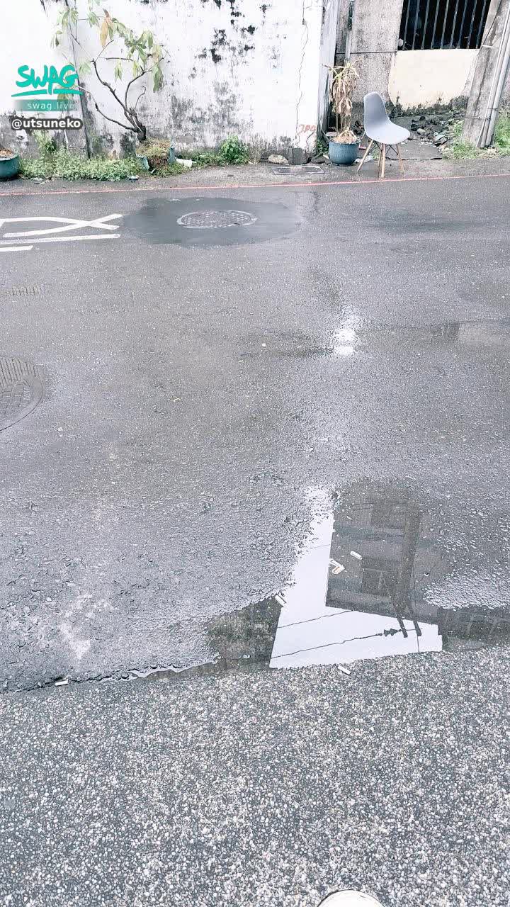 utsuneko : 下雨了 有人幫下雨打傘嗎☔️
今晚7點半直播 要來看唷🩵🩵