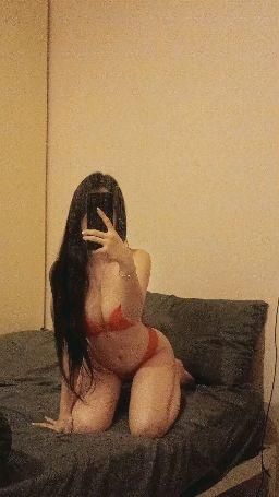 cocolunna : 粉絲哥哥送我的內衣褲🥰 超喜歡的❤️❤️ 他說要我穿着然後把我撲倒再把肉棒插進我的小穴穴🔞🔞🔞