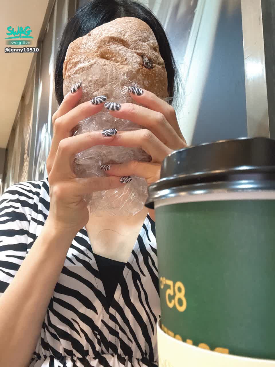jenny105106 : 🤣謝謝小小支持圈圈⭕️⭕️