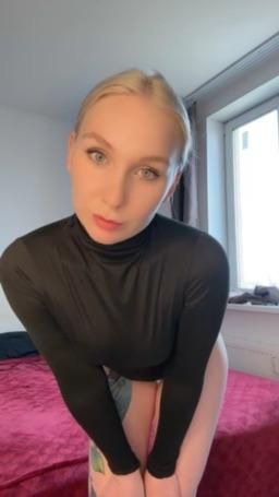 olyablondegirl : spank my ass please 😏
