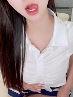 chloeebb : 衣服撩上來 奶奶彈出來🔥🔞

🔆學生妹露臉長片 私訊了解🔆