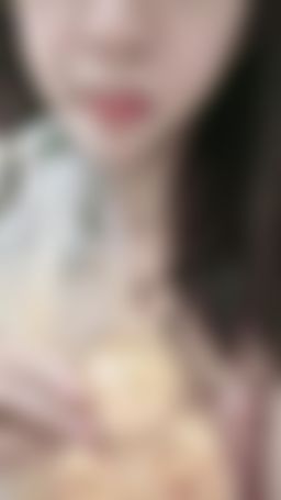 lovemeredith : 加辣的小籠包，1顆8元會貴嗎？沒有以前便宜，多肉汁好吃，還是你知道哪裡有，帶我去吃