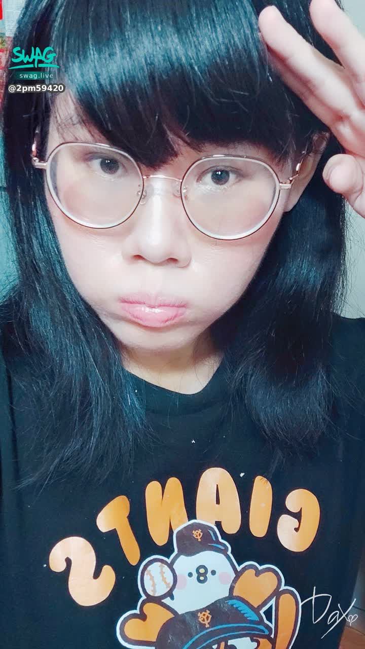 2pm59420 : 長頭髮還是短頭髮好呢,要好好疼愛我喔,呵呵