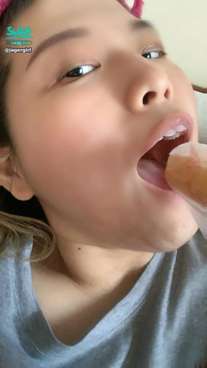 jagergirl : Want to see a slutty hot dog eater? 💦💦💦 Remember to unlock the next post.