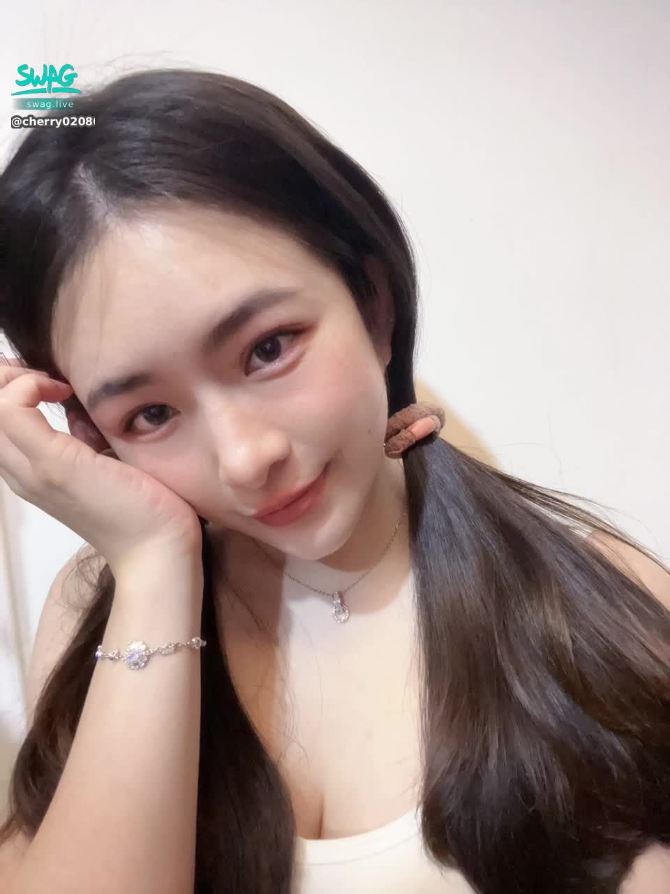 cherry020800 : 禮拜一症候群好累🤣再猶豫要不要開播~有誰希望我開的呀😘
#性感 #sexy #生活 #奶 #大眼睛 #露臉 #日常 #可愛 #白白嫩嫩