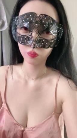 monass : 「沒什麼特別的事，只是想讓你看到我