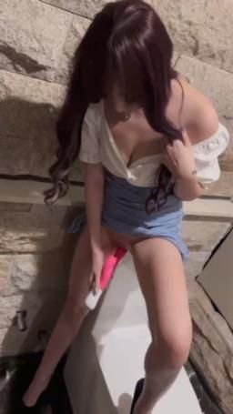ninibaby : 😱抱歉🔥最後的高潮真的沒有忍下來🙈挑戰公廁來個最刺激慰慰❤️不小心太激烈根本管不了外面還有人在排隊要上廁所💕直接玩到高潮❤️這呻吟聲光聽都尷尬🙈可以有超激烈來形容😱自己有辦法玩到地上還有馬桶蓋都是水💦連我自己都嚇到😳60低鑽福利🎁

Babe離開公廁以後那尷尬的眼神差點用衝的離開❤️讓我驚慌失措🙈🙈

🌟後續影片私訊領取
🌟回覆一句「高潮瞬間」
🌟立馬領取後續全系列影片共6部
🌟直接送給你
🌟長腿女神

 @ninibaby 追蹤起來