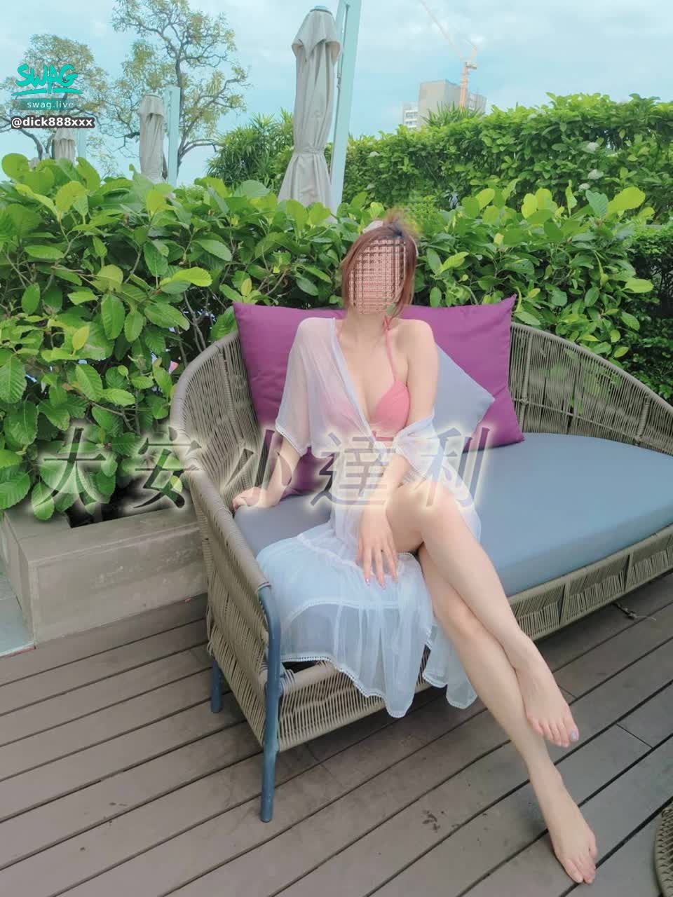 dick888xxx : 就是今晚！長腿E奶頂級美女 實戰直播！