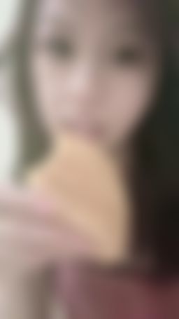 lovemeredith : 古早味蛋糕是核果口味的耶，好好吃，你要不要吃ㄧ口