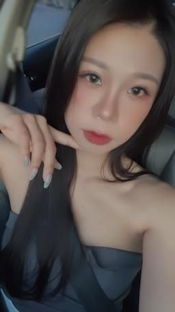 celinehan : 今晚22:30 色色小丁🥰 今天有換噴水長片的活動，等等見❤️ 

✨50萬💎洗澡澡🩶