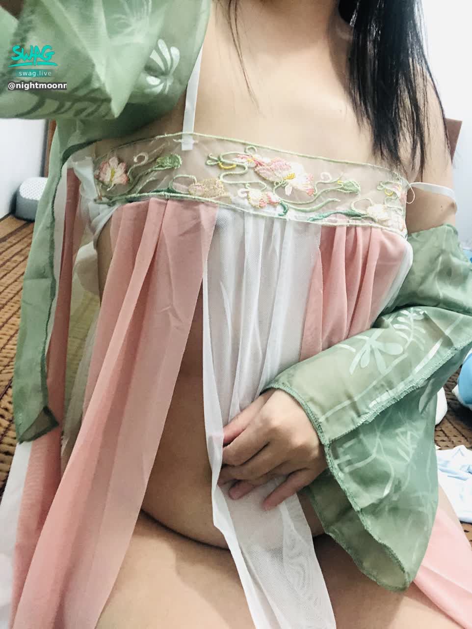 nightmoonm : 試穿新衣服❤️