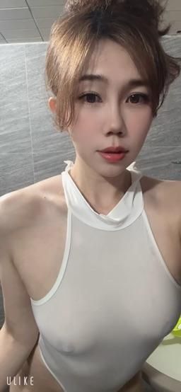 sexy_miya : 🤍死庫水淋濕超色😈😈

一個護士裝直接換完整版💦💦