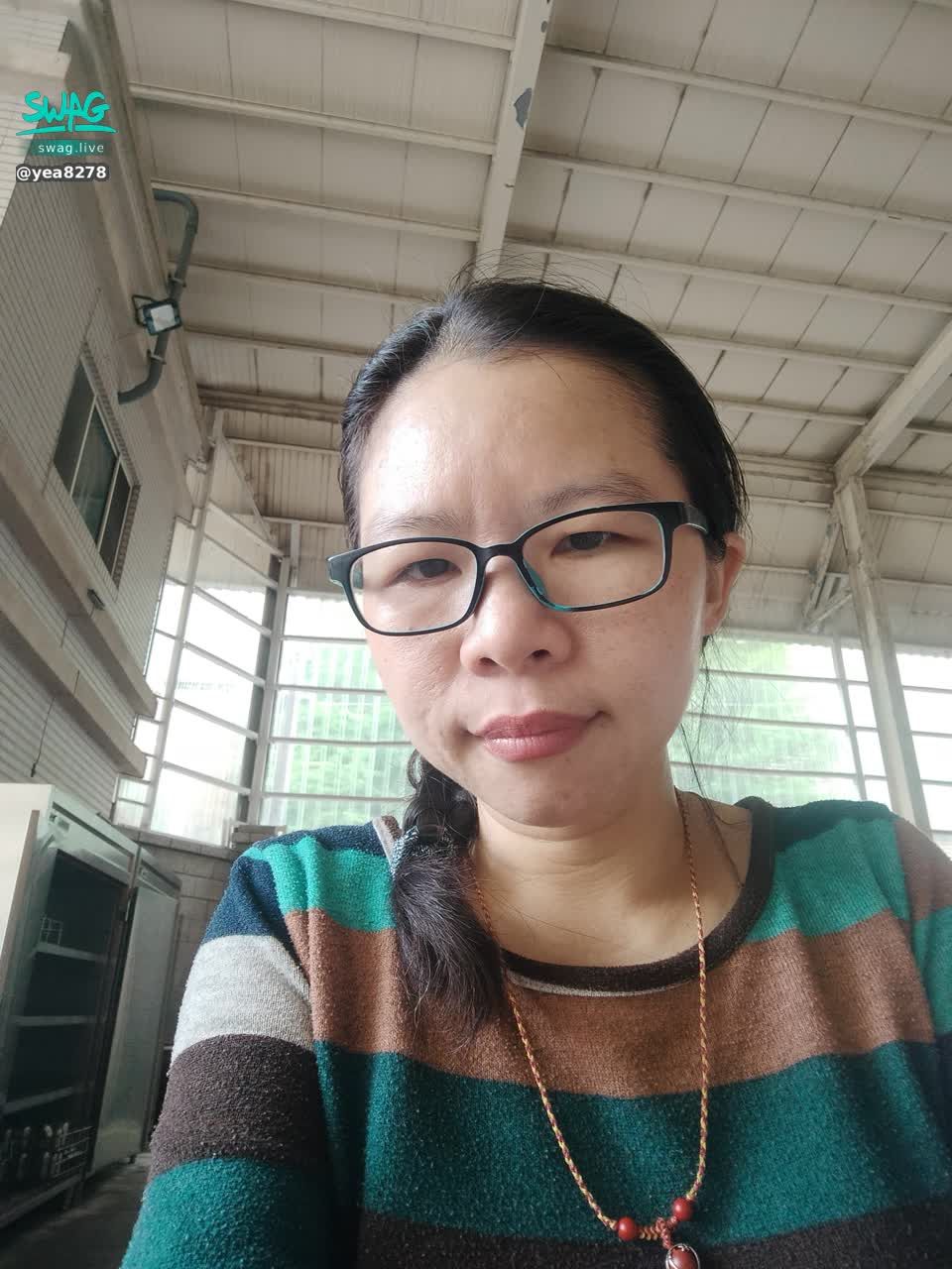 yea8278 : 我擦的護唇膏~
好像口紅呀！BabeBabe