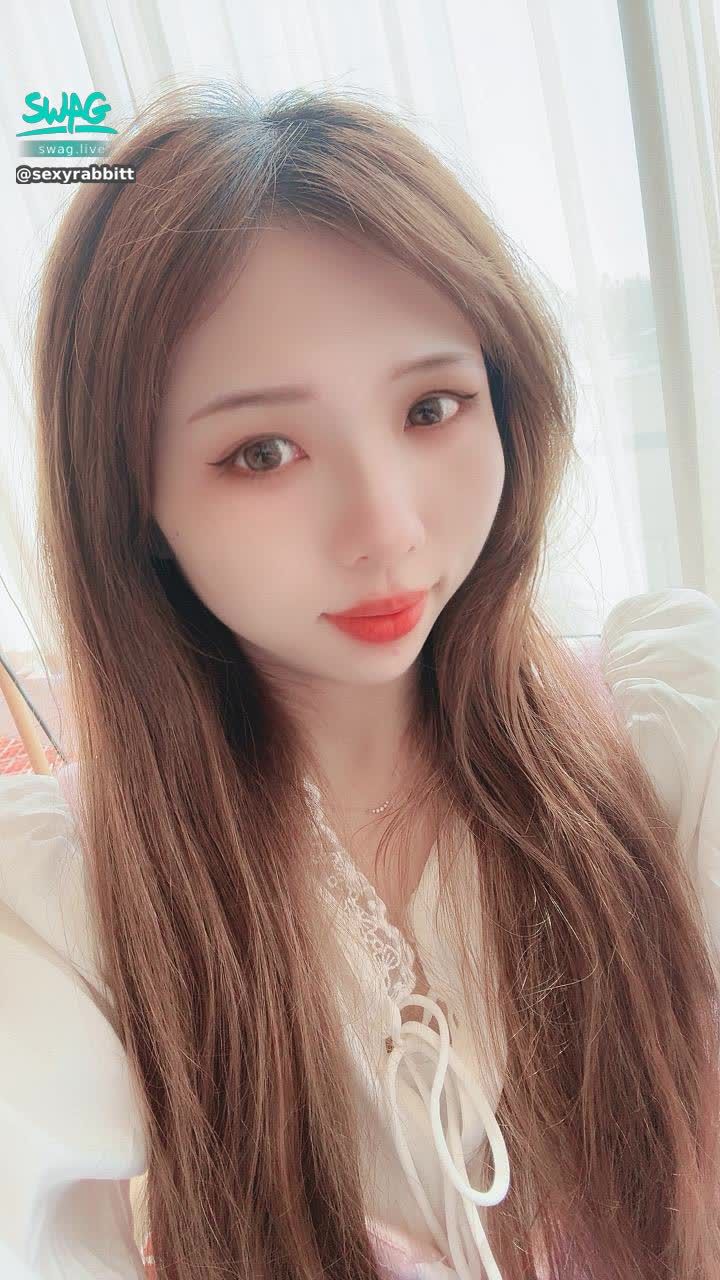 sexyrabbitt : 兔兔今晚就會去啦～♥️5/15 23:00記得來直播間找我集合唷🩷🩷