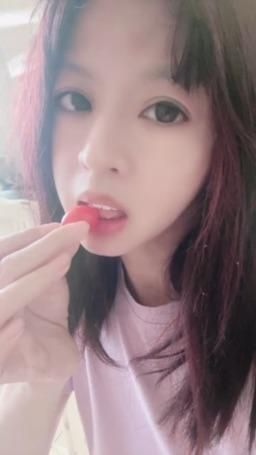 lovemeredith : 蕃茄太小顆了，我比較想吃你那2顆，要不要交出來給我