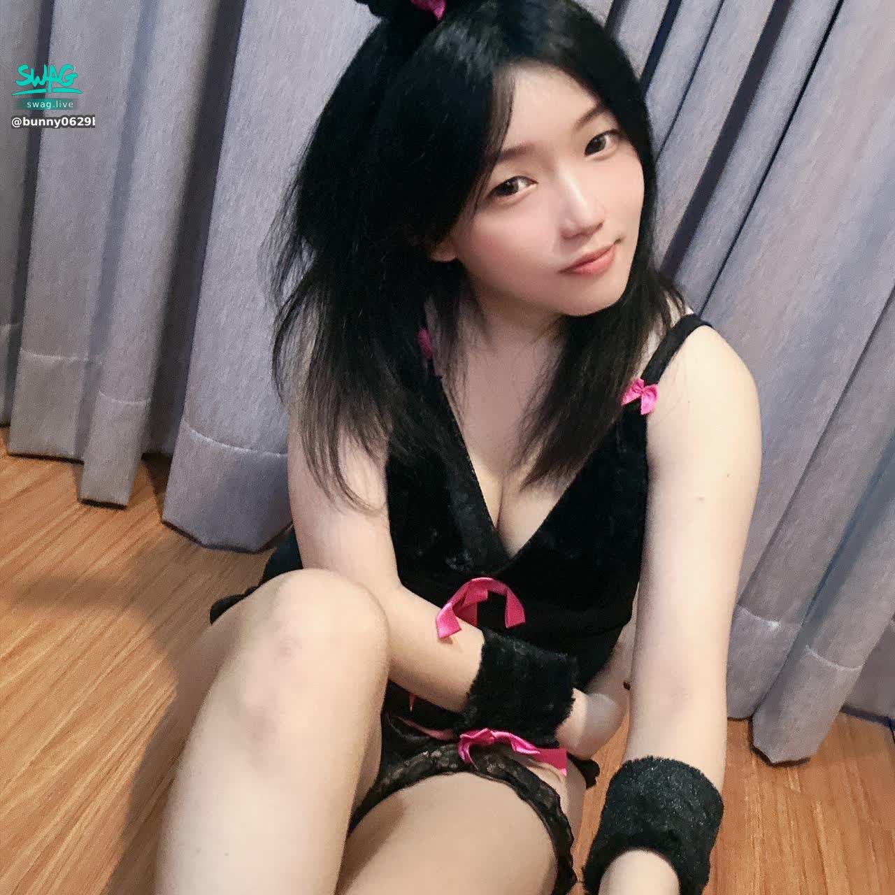 bunny0629bh. : 想要看到可愛的兔子🐇
還是想看到性感的兔子呢😈
告訴我今晚你想收服哪一隻😘

#sexy #性感 #騷 #奶 #大奶🔥 #露臉 #長腿 #可愛 #甜美