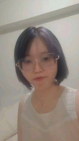 saturna : 我的新髮型😝😝
配粉色洋裝好看嗎🥺🥺